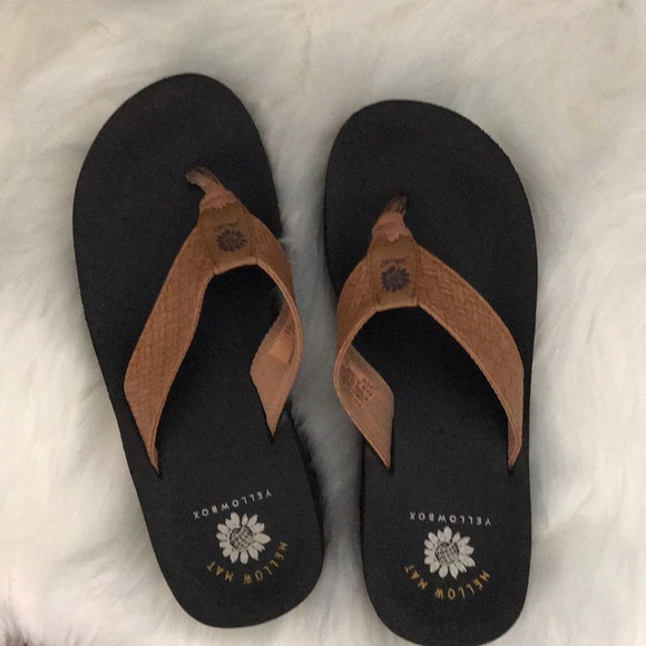 Yellow Box Shoes - Flip flops 🌸